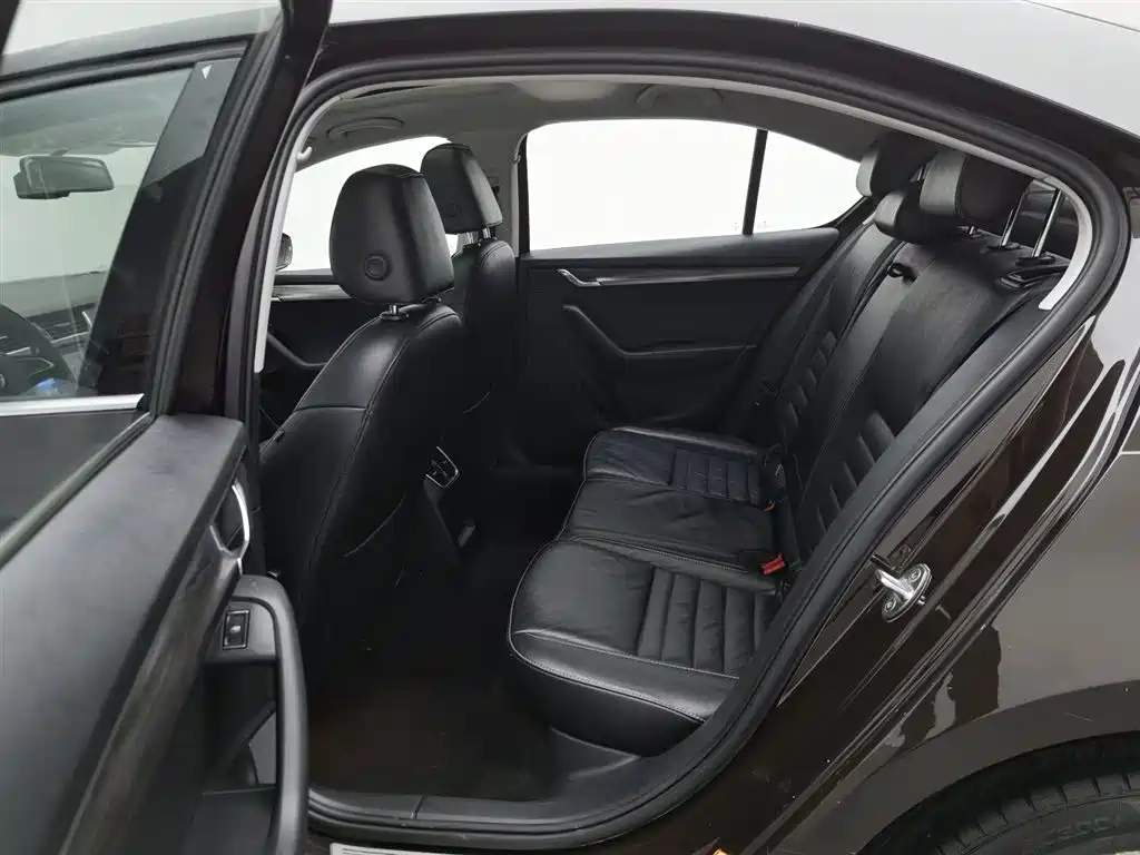 Skoda Octavia 2017 — фото 15
