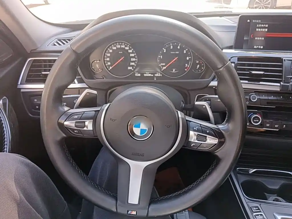 BMW 3 Series 2019 — фото 11