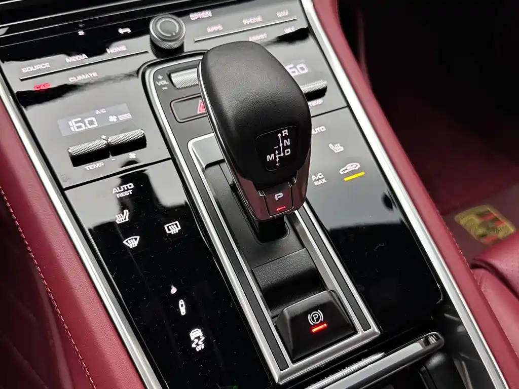 Porsche Panamera 2022 — фото 17