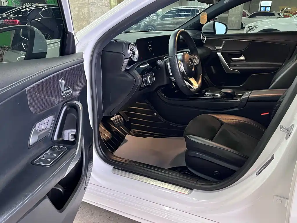 Mercedes-Benz A-Class 2023 — фото 11