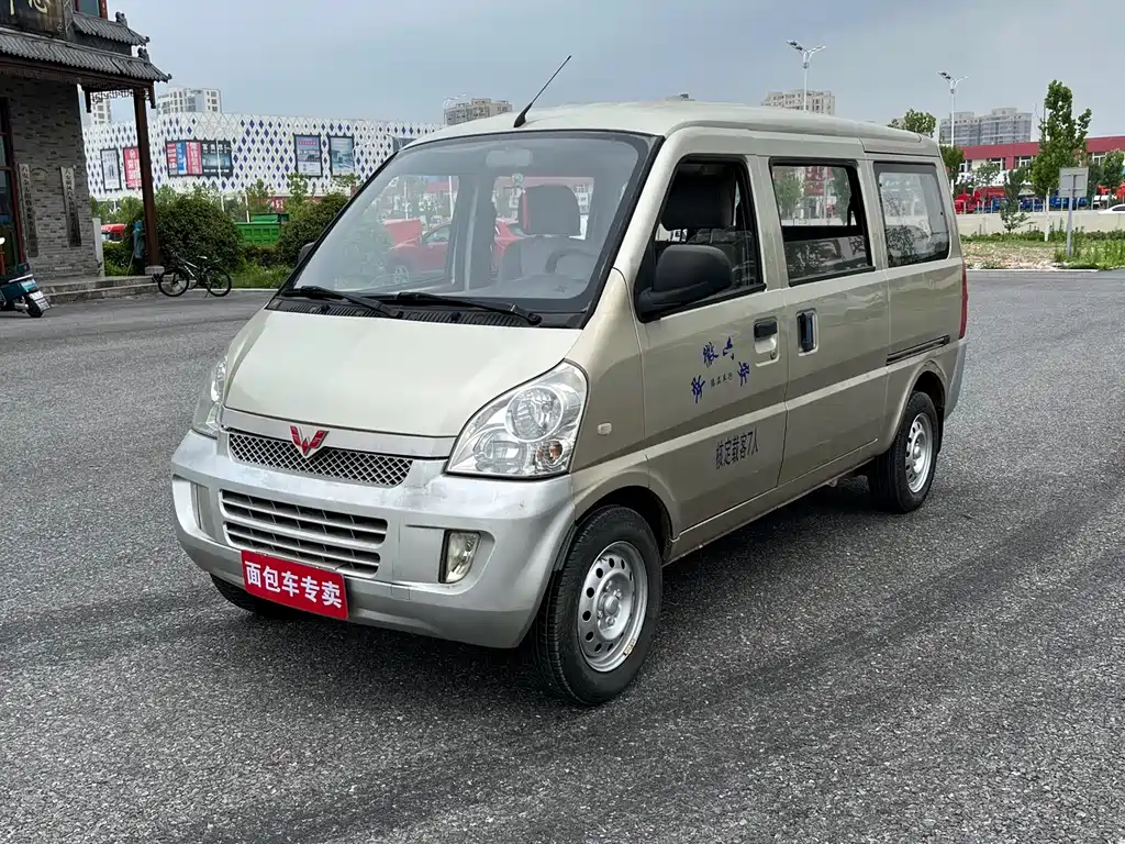Wuling Rongguang 2012
