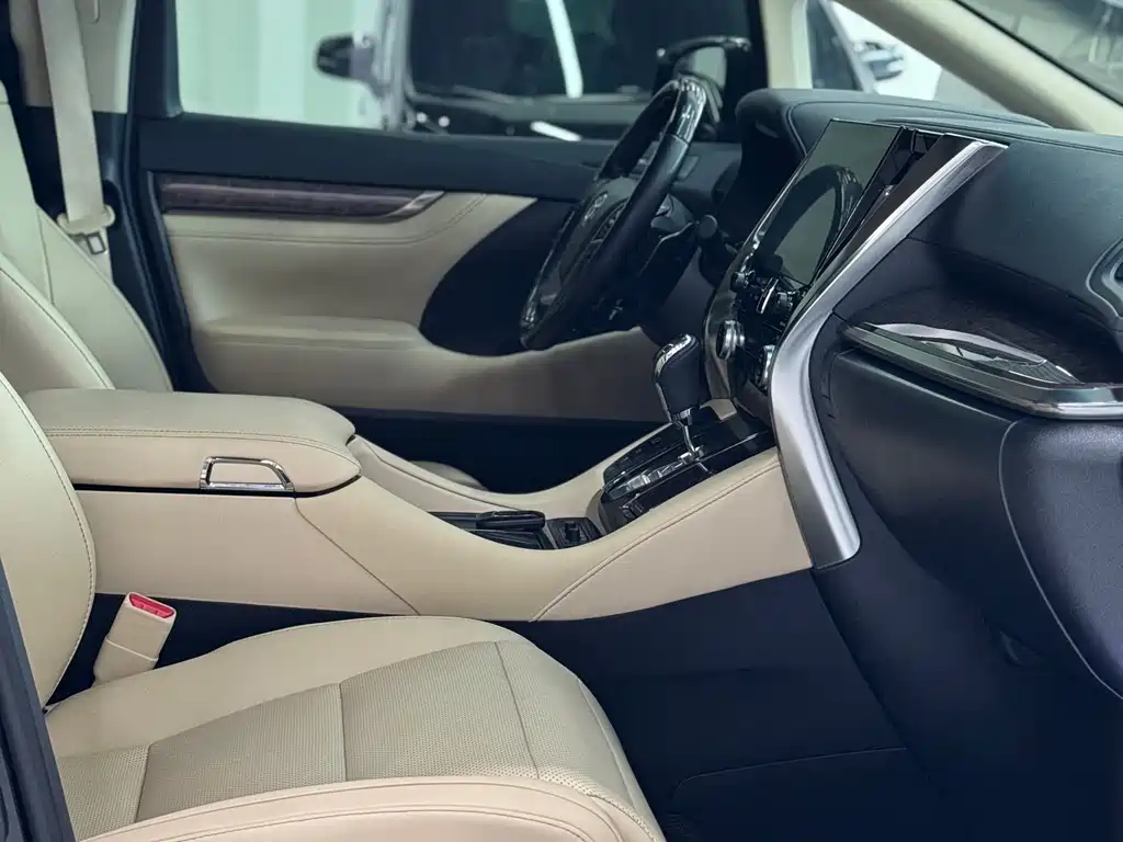 Toyota Vellfire 2023 — фото 7