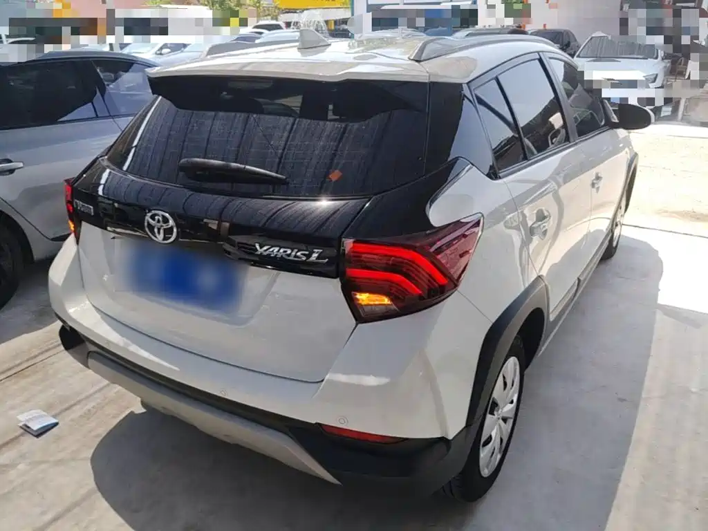 Toyota Yaris L 2022
