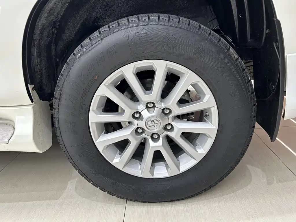 Toyota Prado 2018 — фото 16