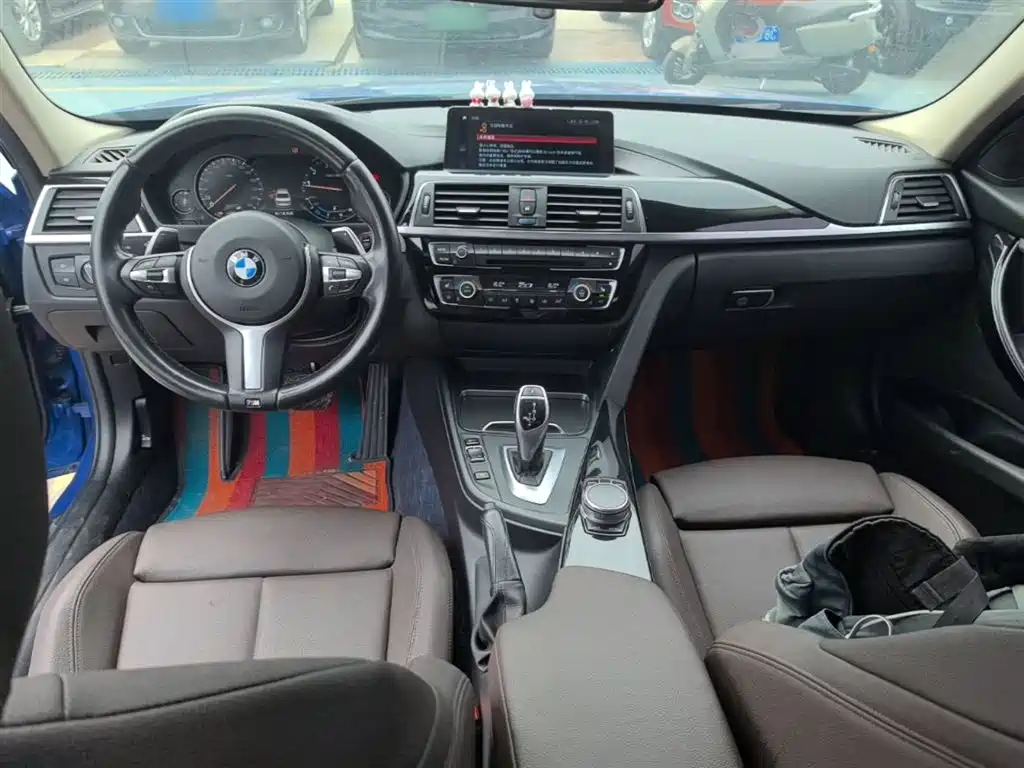 BMW 3 Series 2018 — фото 10