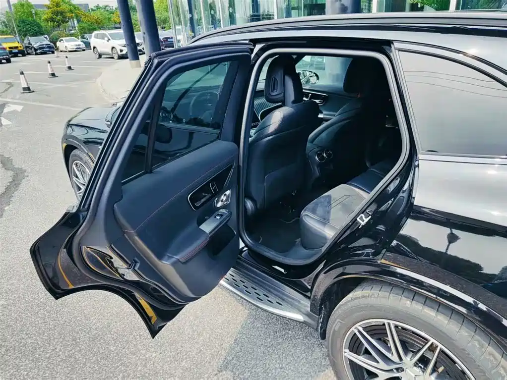 Mercedes-Benz GLC AMG 2025 — фото 15