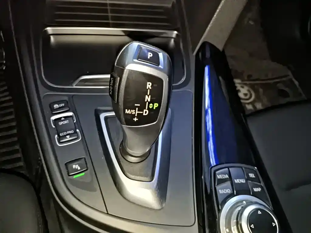 BMW 3 Series 2016 — фото 14