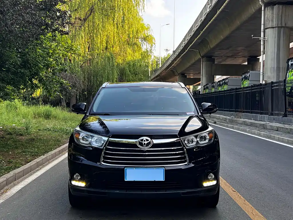 Toyota Highlander 2017 — фото 1