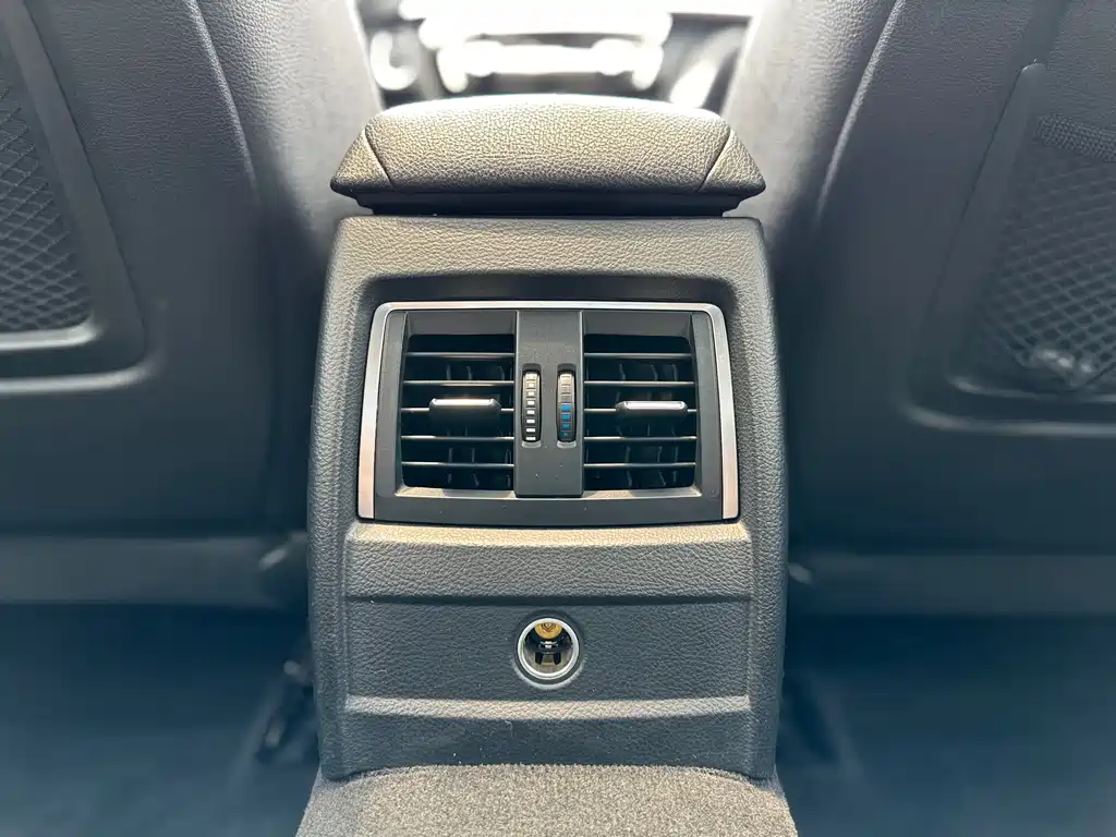 BMW 3 Series 2017 — фото 13