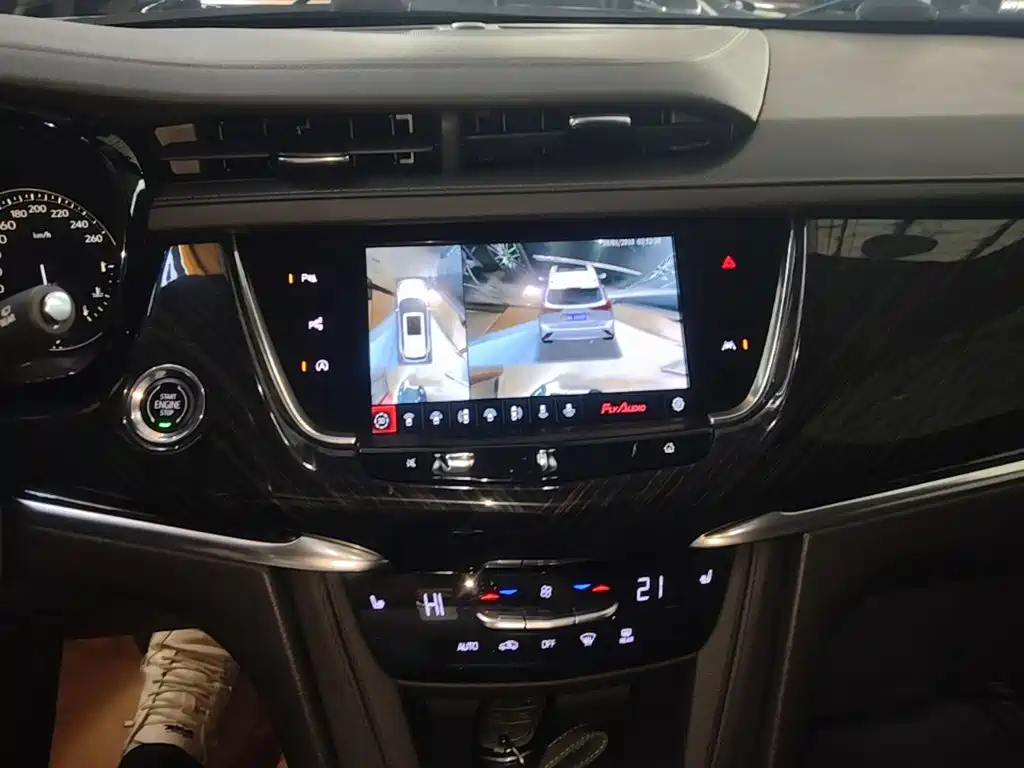 Cadillac XT6 2020 — фото 13