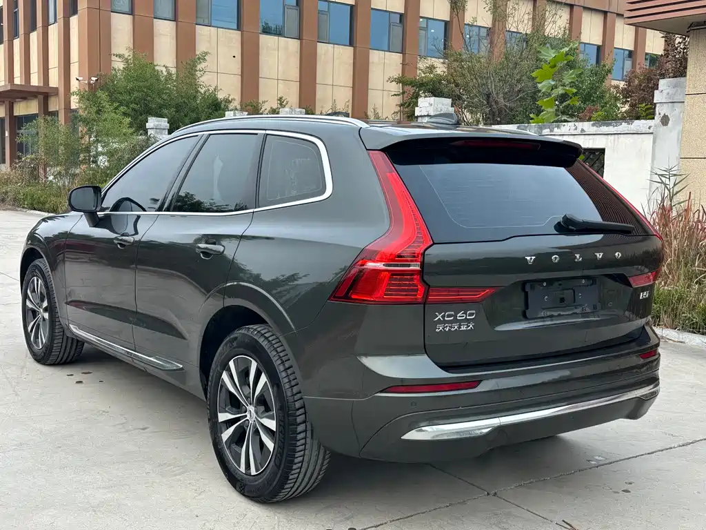 Volvo XC60 2022 — фото 9