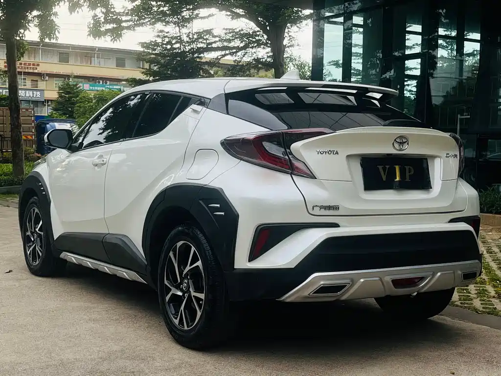 Toyota C-HR 2018 — фото 8