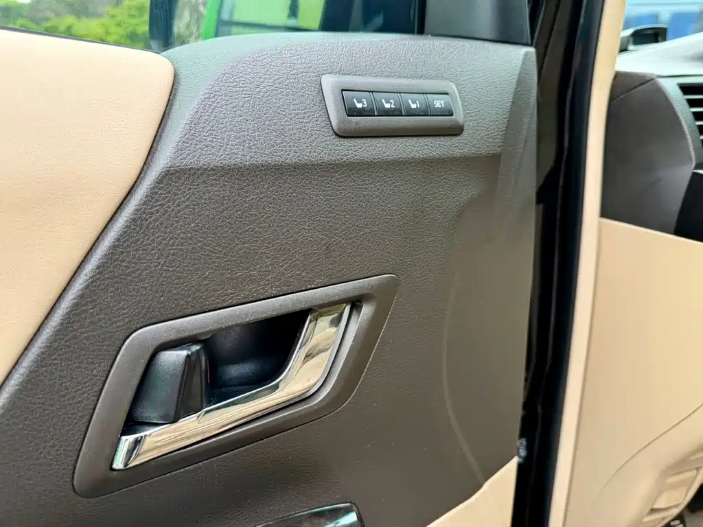 Toyota Alphard 2012 — фото 24