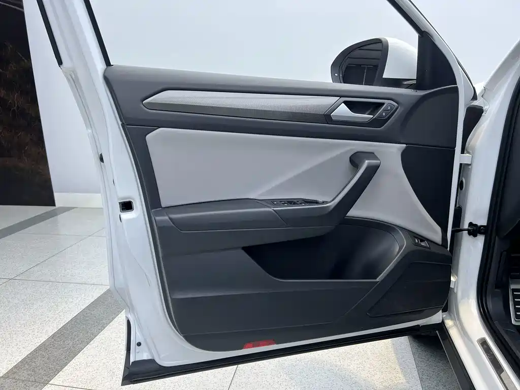 Volkswagen T-Roc 2025 — фото 11