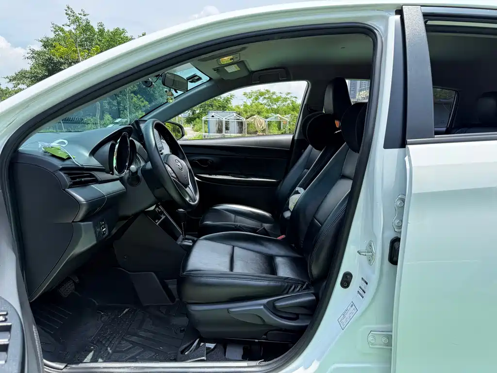 Toyota Yaris L 2022
