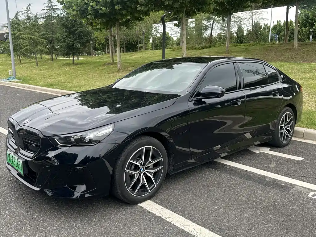 BMW i5 2025 — фото 1