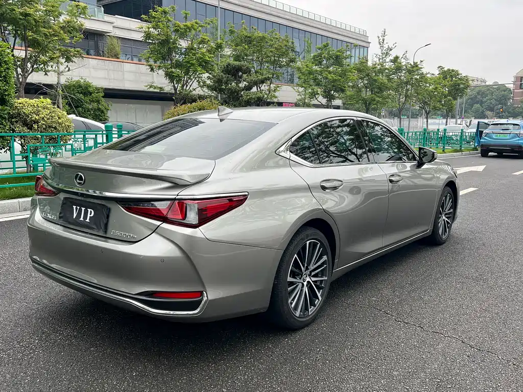 Lexus ES 2024 — фото 17