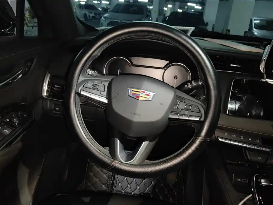 Cadillac XT4 2022 — фото 15