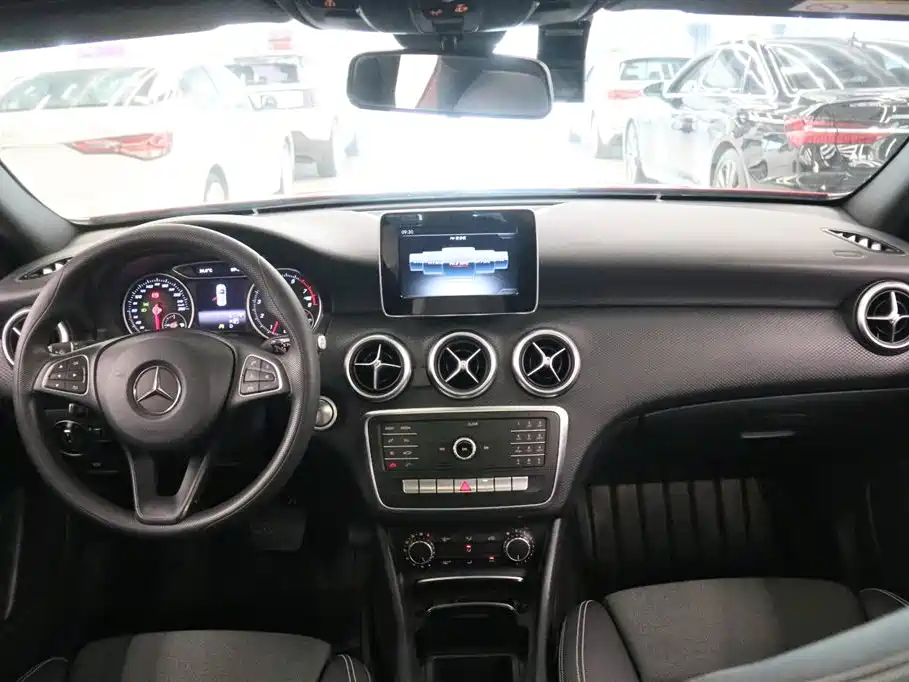 Mercedes-Benz A-Class 2017 — фото 5