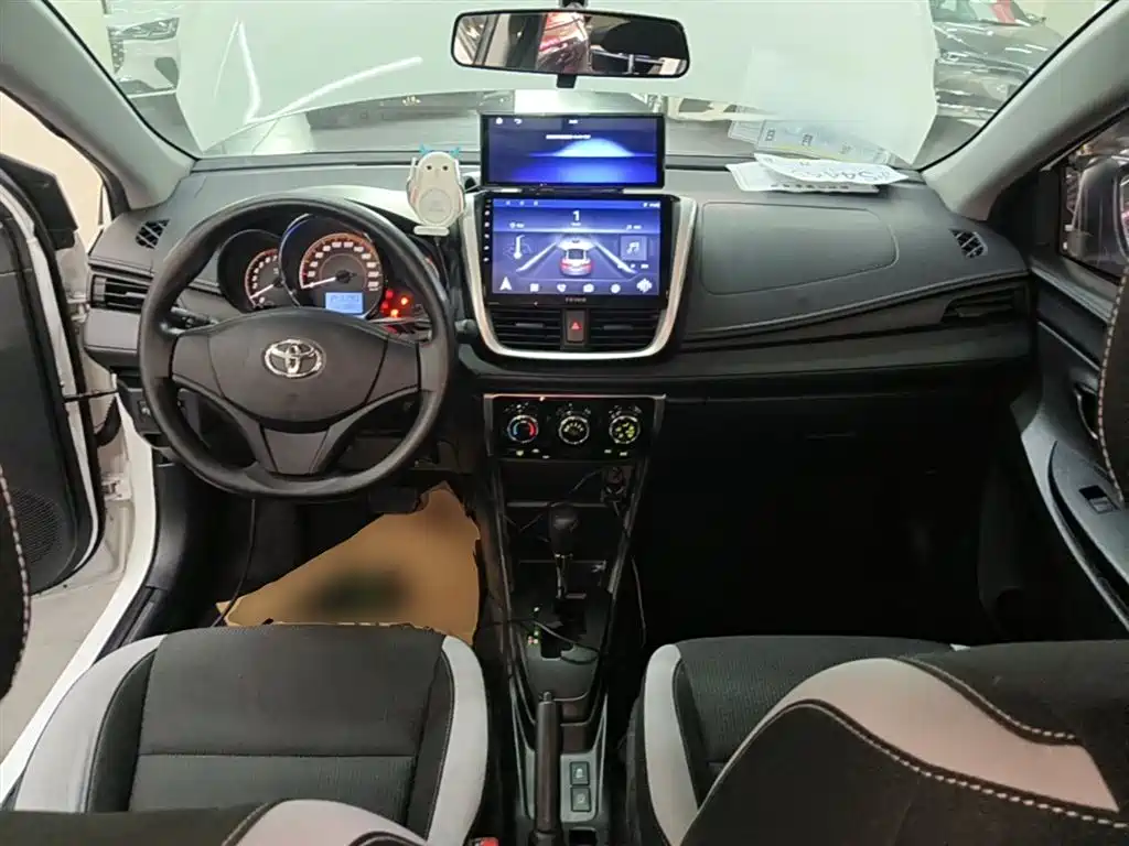 Toyota Yaris L 2019 — фото 10