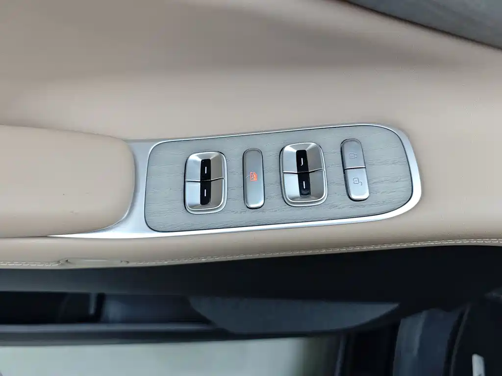 XPeng X9 2025 — фото 9