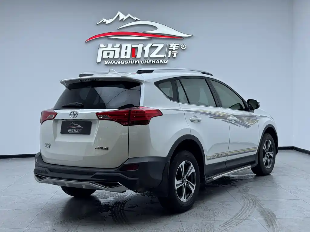 Toyota RAV4 2016 — фото 3