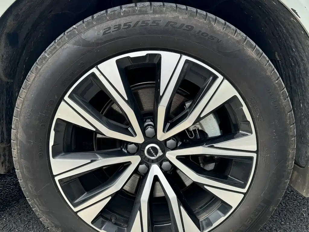 Volvo XC60 2025