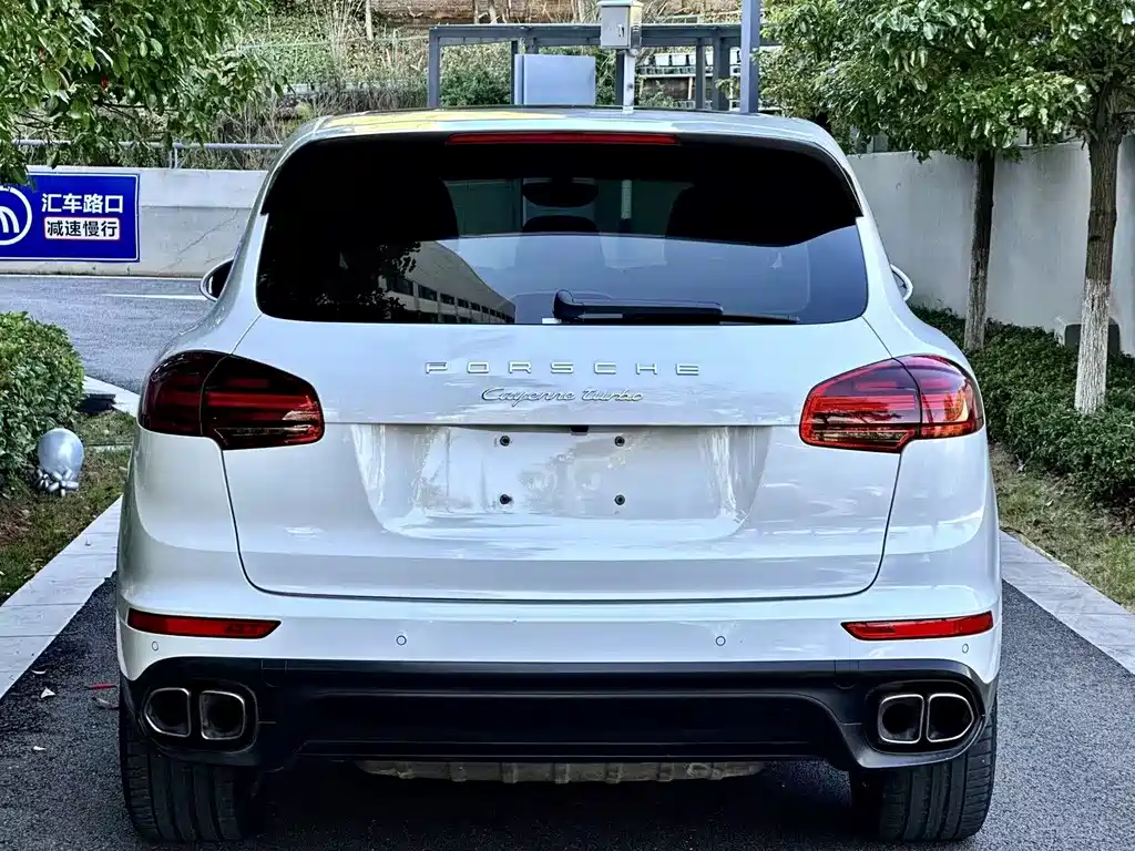Porsche Cayenne 2015 — фото 3
