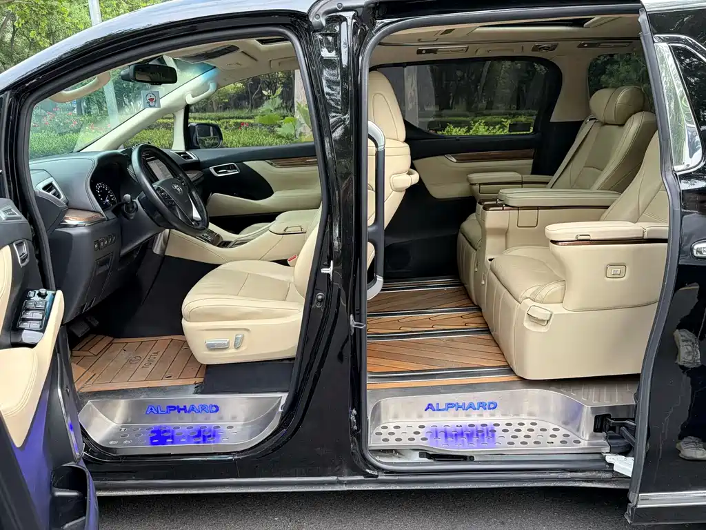 Toyota Alphard 2018 — фото 10