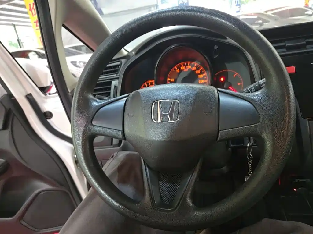 Honda Fit 2016 — фото 11
