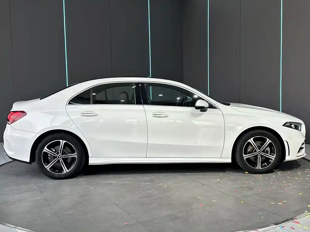 Mercedes-Benz A-Class 2022 — фото 4