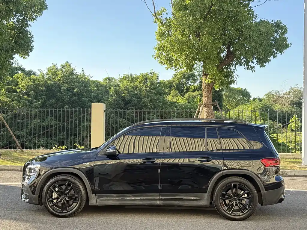 Mercedes-Benz GLB AMG 2022 — фото 3