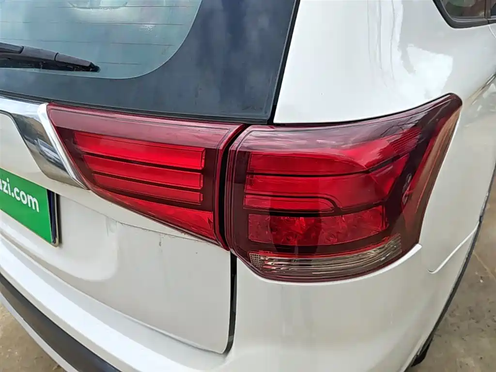 Mitsubishi Outlander 2017 — фото 8