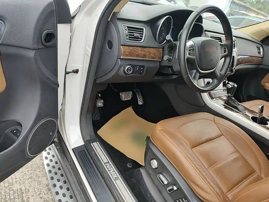 Haval H8 2015 — фото 16