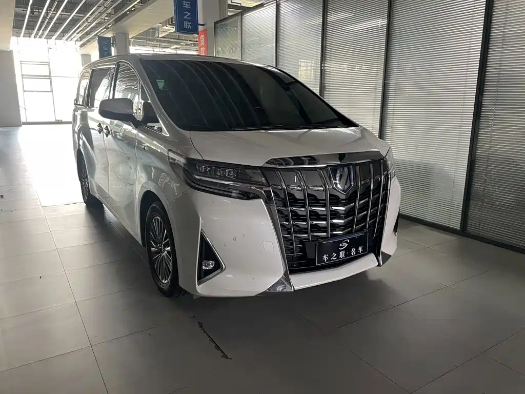 Toyota Alphard 2021 — фото 1