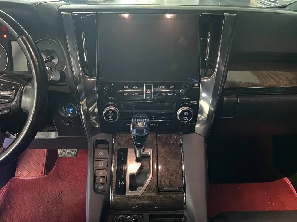 Toyota Alphard 2021 — фото 11