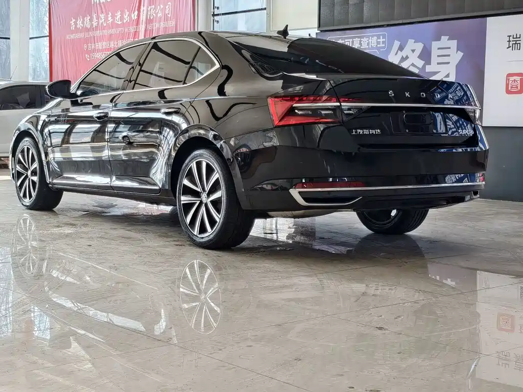 Skoda Superb 2023 — фото 21
