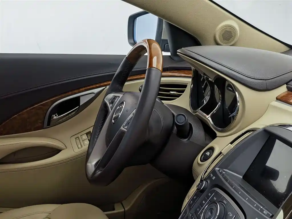 Buick LaCrosse 2012 — фото 22
