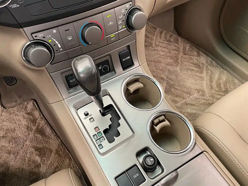 Toyota Highlander 2011 — фото 10