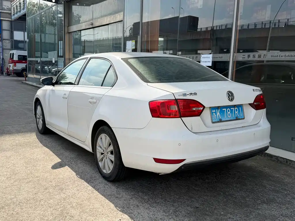 Volkswagen Sagitar 2013