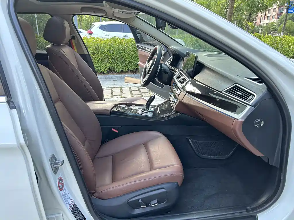 BMW 5 Series 2014 — фото 13