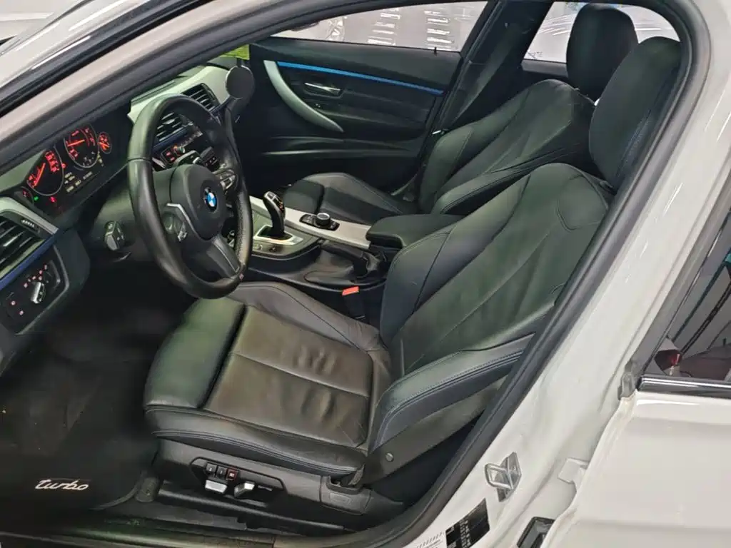BMW 3 Series 2018 — фото 15