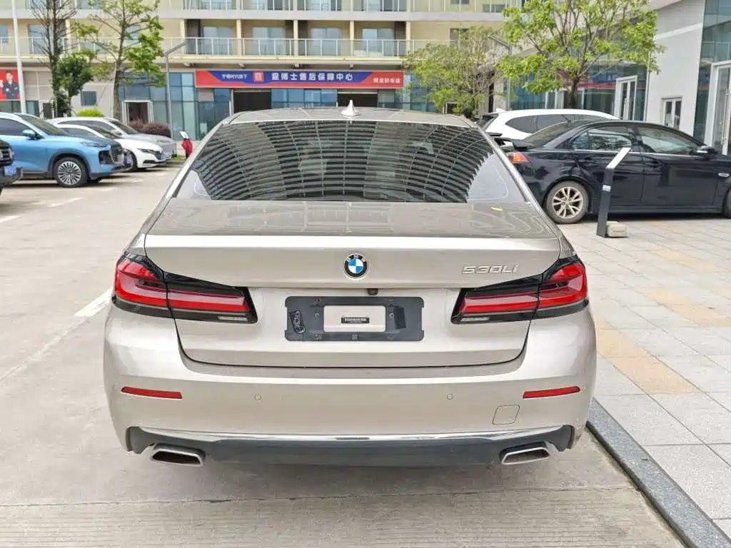 BMW 5 Series 2022 — фото 10