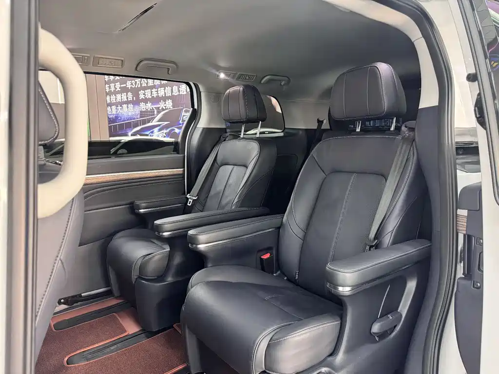 GAC Motor Trumpchi M8 2022 — фото 9