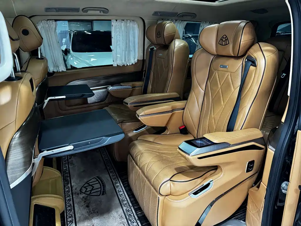 Mercedes-Benz V-Class 2021 — фото 17