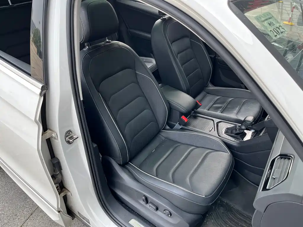 Volkswagen Tiguan L PHEV 2021 — фото 12