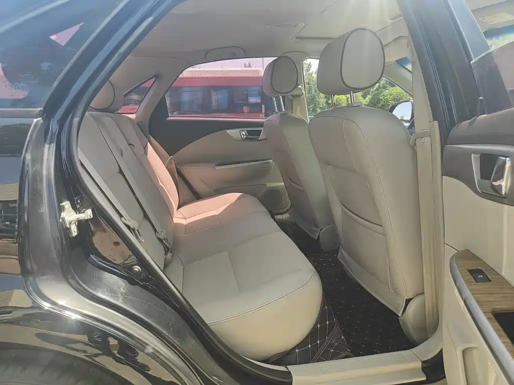Buick Excelle 2015 — фото 12