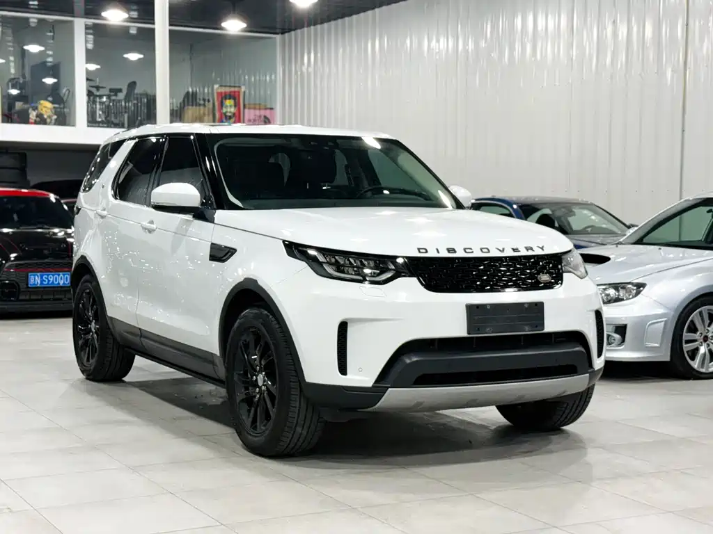Land Rover Discovery 2018 — фото 1