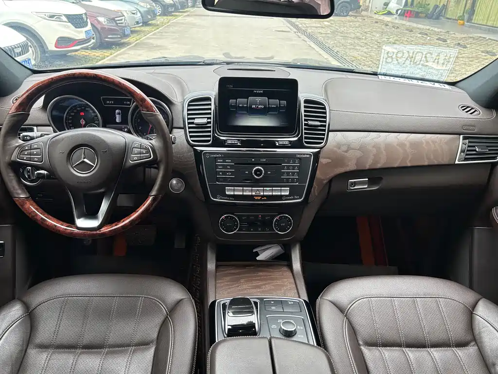 Mercedes-Benz GLE 2017 — фото 10