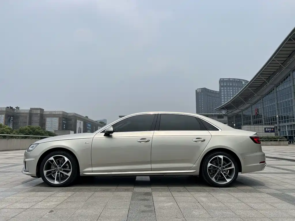 Audi A4L 2020